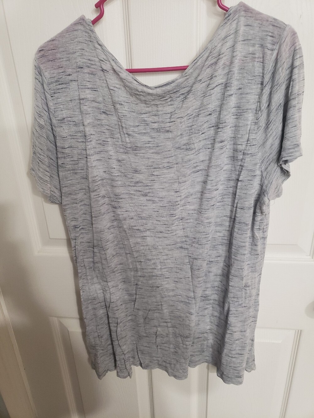 Apt. 9 Light Gray Short Sleeve V-Neck Top with Silver Sequins - Picture 3 of 3